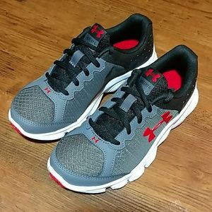 NWT Under Armour BPS Assert 6 Boys Sz 1.5